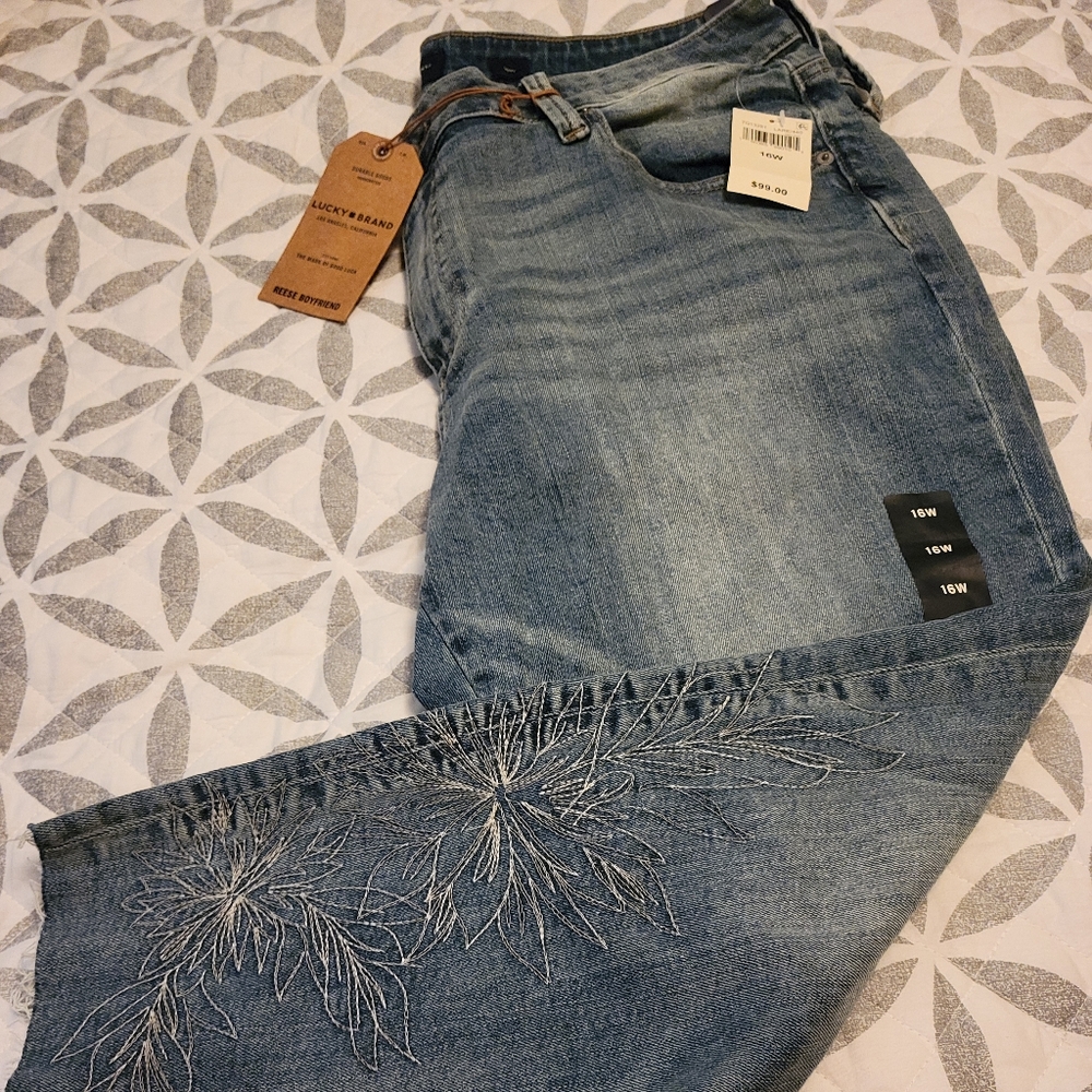 Lucky Brand Boyfriend fit tapered leg 16W